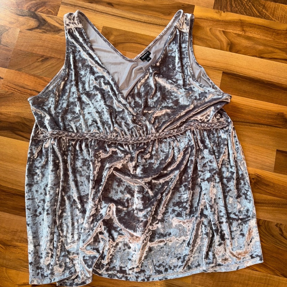TORRID Gray Velvet Crushed Fabric V Neck Sleeveless Top Plus‎ Size 5 holiday